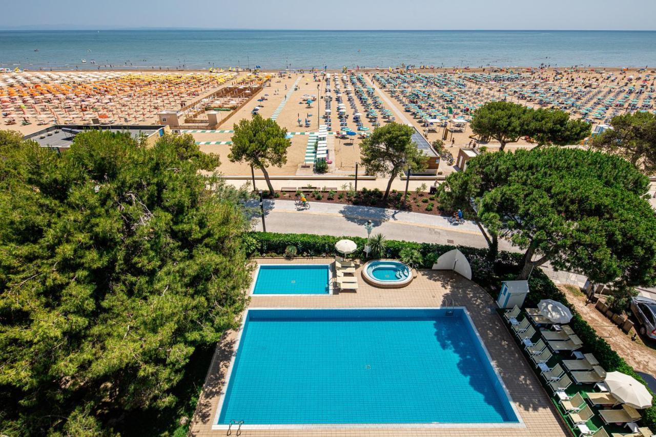 Hotel Atlantic Lignano Sabbiadoro Exterior foto